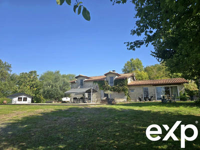 Maison traditionnelle - 176 m² - 8 pièces