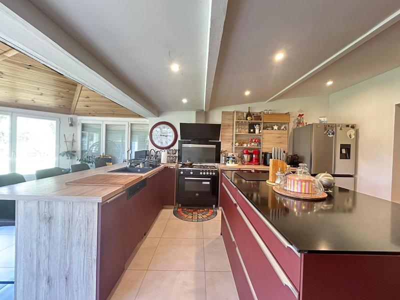 Maison - 300 m² - 9 pièces