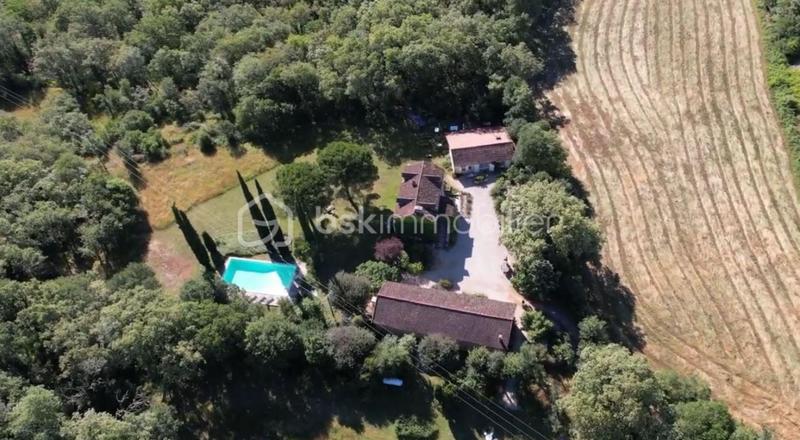 Corps de ferme - 474 m² - 15 pièces