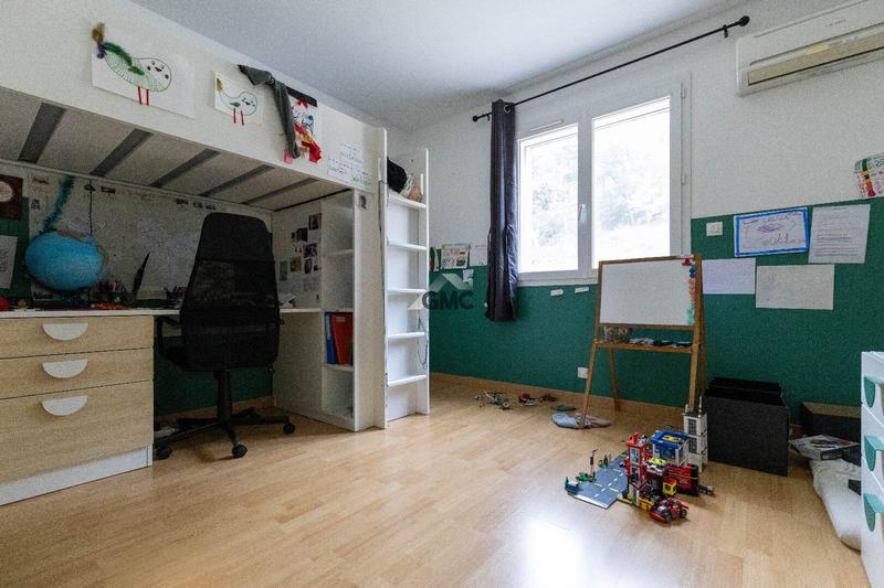 Villa - 100 m² - 5 pièces