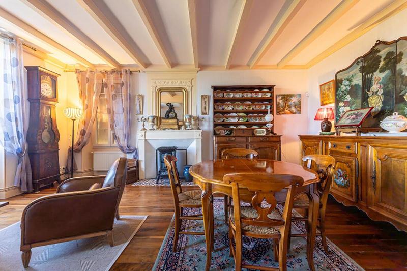 Maison - 327 m² - 7 pièces