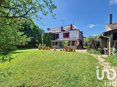 Maison - 210 m² - 9 pièces