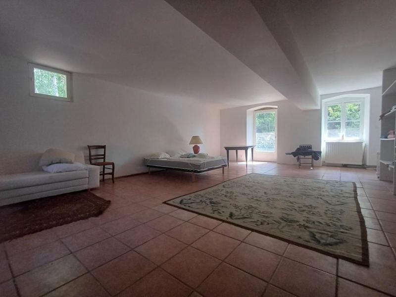 Propriété - 374 m² - 9 pièces