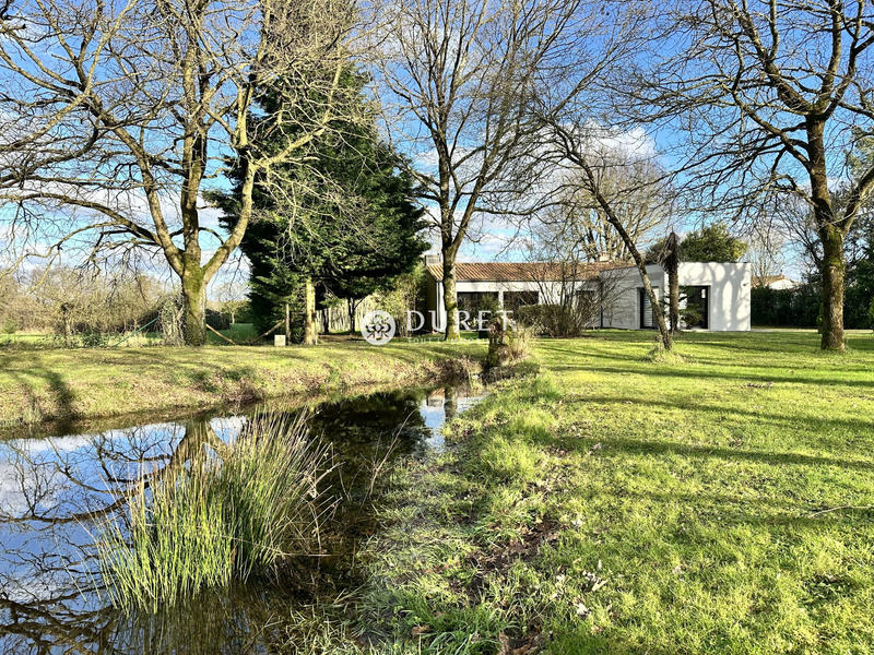 Maison traditionnelle - 197 m² - 8 pièces