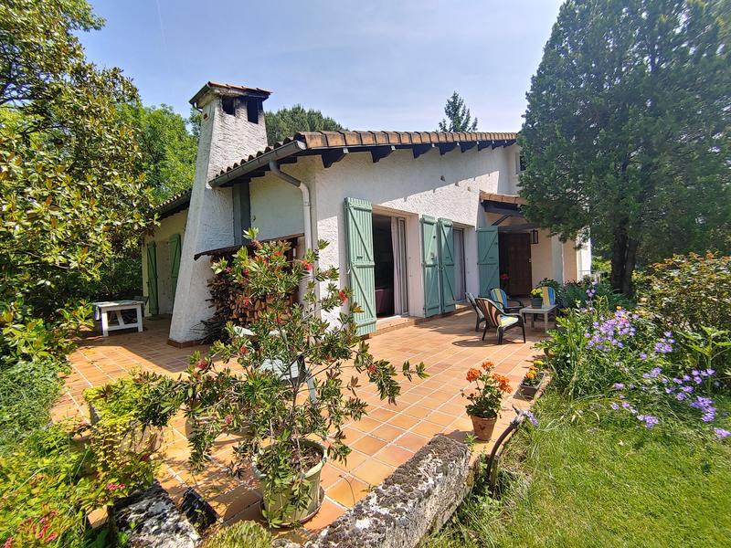 Maison - 247 m² - 9 pièces