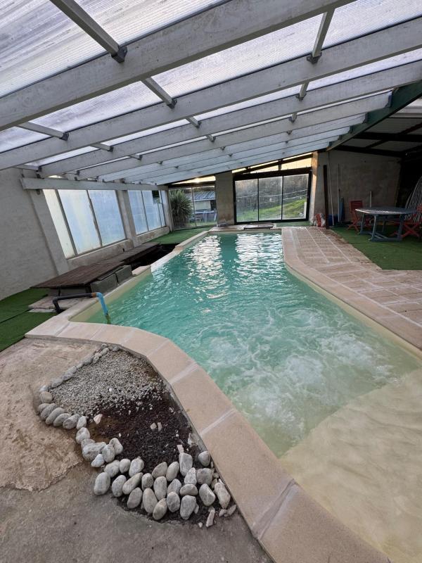 Maison - 250 m² - 9 pièces