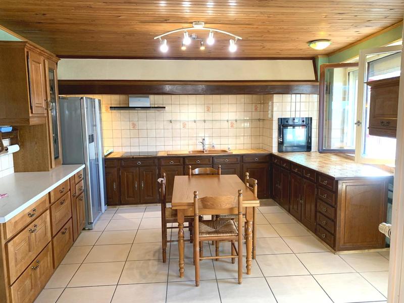 Maison - 235 m² - 11 pièces