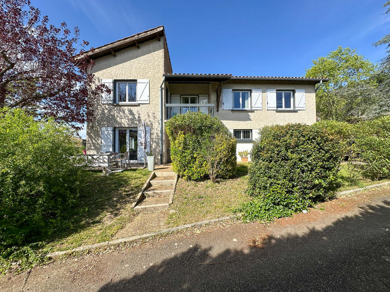 Maison - 186 m² - 8 pièces