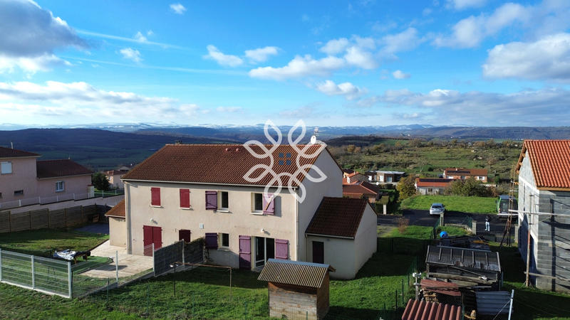 Maison de village - 100 m² - 4 pièces