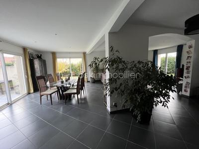 Maison - 182 m² - 6 pièces