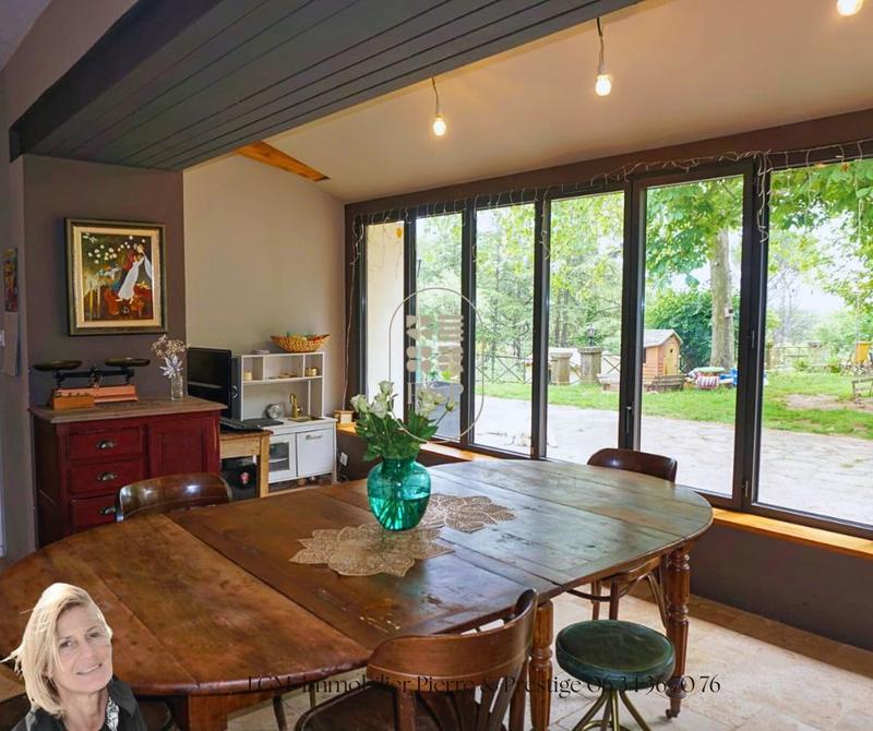 Maison - 270 m² - 8 pièces