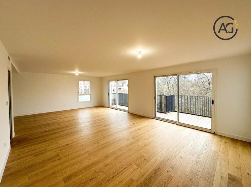 Appartement - 152 m² - 5 pièces