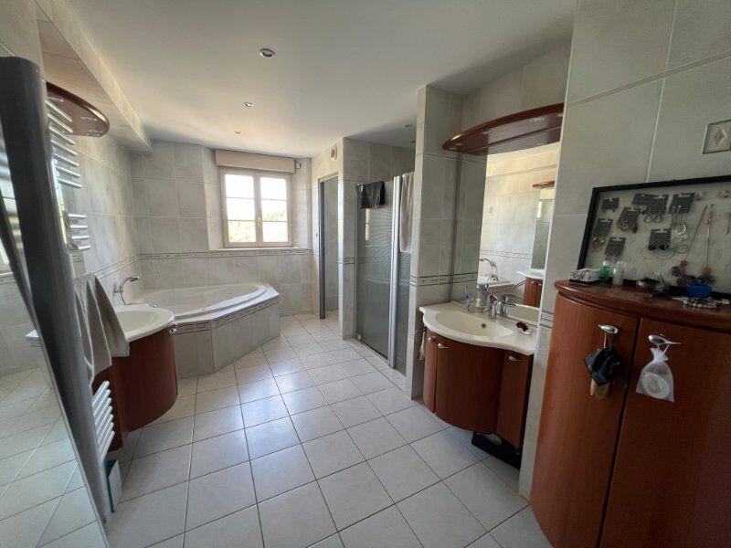 Maison - 470 m² - 12 pièces