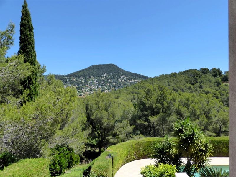 Maison - 229 m² - 9 pièces