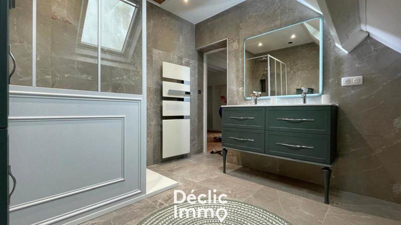 Maison - 197 m² - 8 pièces