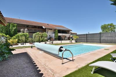 Maison - 230 m² - 9 pièces