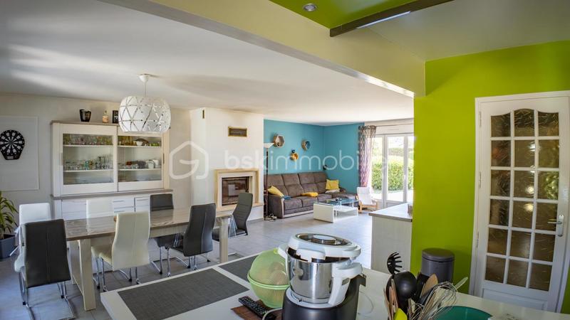 Maison traditionnelle - 149 m² - 6 pièces