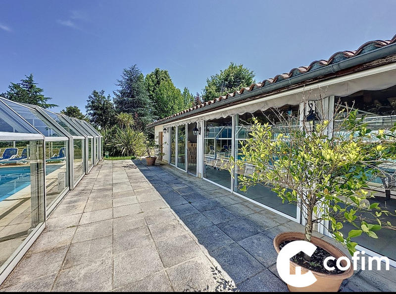 Maison - 400 m² - 8 pièces