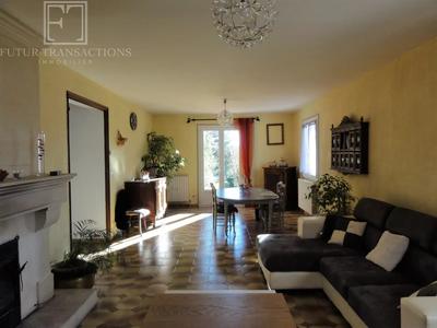 Maison - 233 m² - 12 pièces