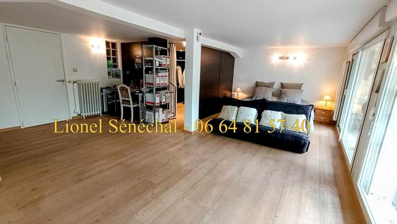 Maison - 247 m² - 15 pièces