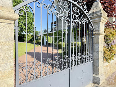 Maison - 310 m² - 12 pièces