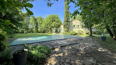 Maison - 230 m² - 9 pièces