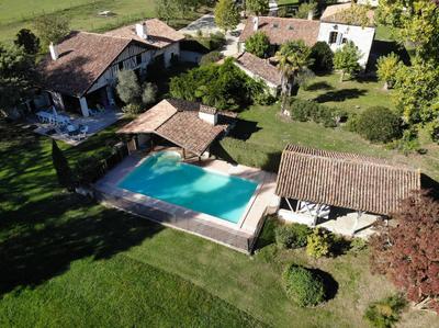 Maison - 520 m² - 18 pièces