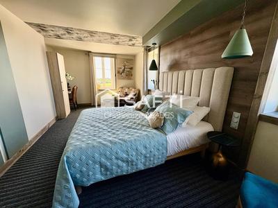 Maison - 426 m² - 9 pièces