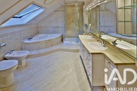 Maison - 296 m² - 10 pièces