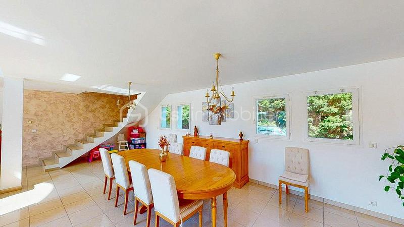 Propriété - 375 m² - 11 pièces