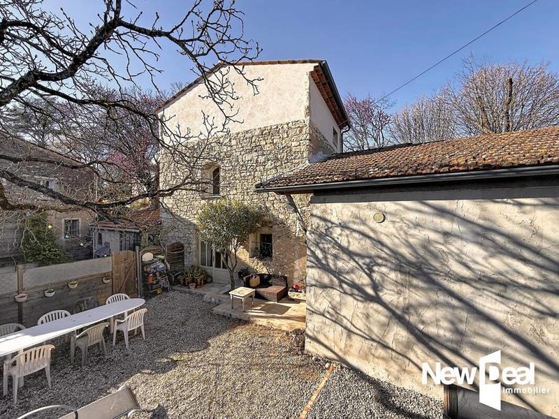 Propriété - 130 m² - 5 pièces