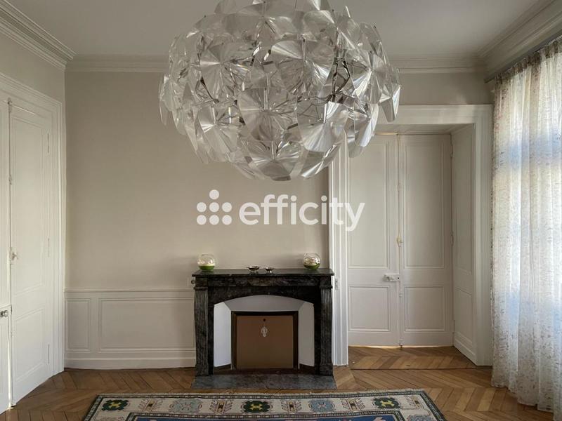 Maison - 392 m² - 10 pièces