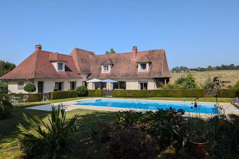 Maison - 198 m² - 10 pièces