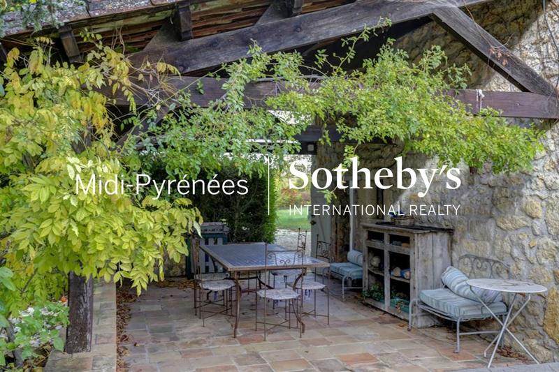 Maison - 256 m² - 7 pièces