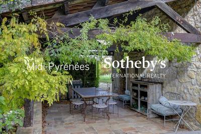 Maison - 256 m² - 7 pièces