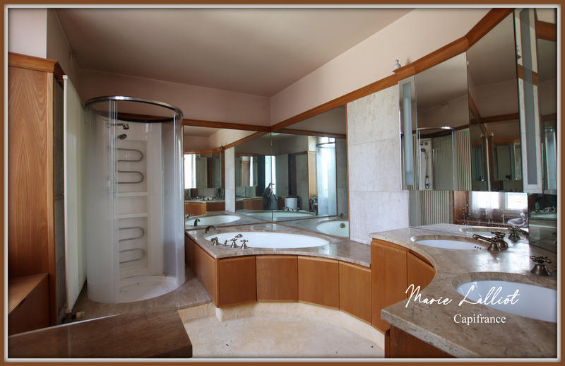 Maison - 218 m² - 8 pièces