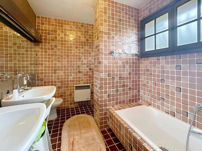 Maison - 199 m² - 7 pièces