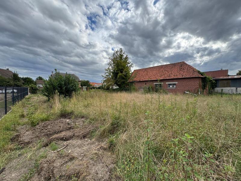 Terrain constructible - 733 m²