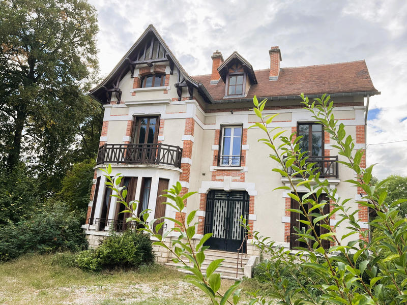 Maison - 256 m² - 9 pièces