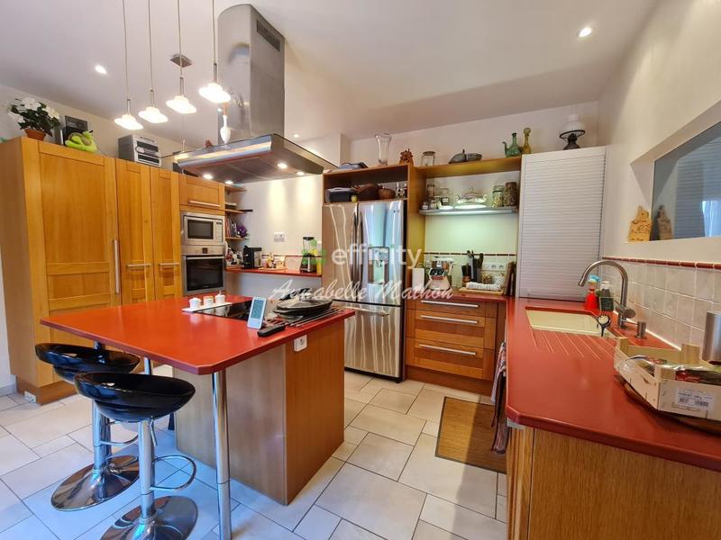 Maison - 280 m² - 8 pièces