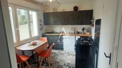 Maison - 96 m² - 5 pièces