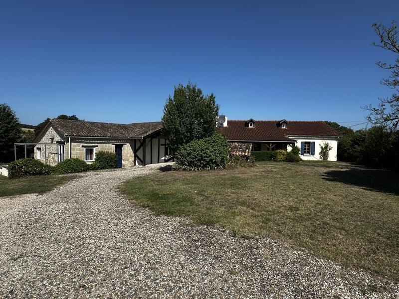 Maison traditionnelle - 311 m² - 13 pièces