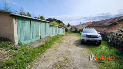 Parking / Garage - 539 m²