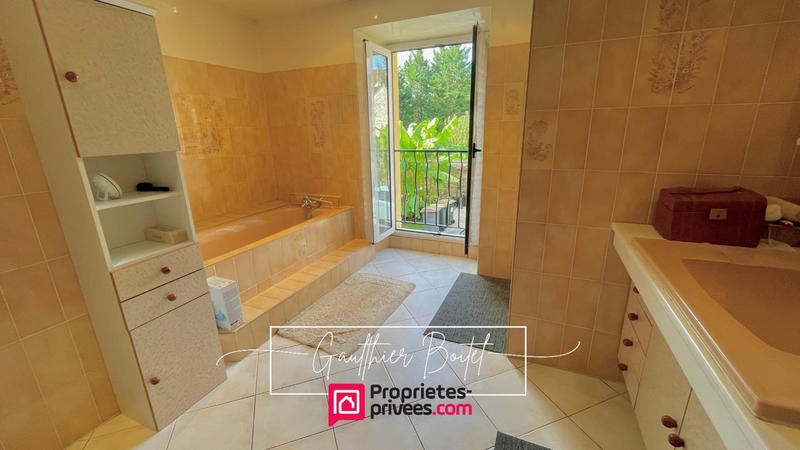 Maison - 300 m² - 11 pièces