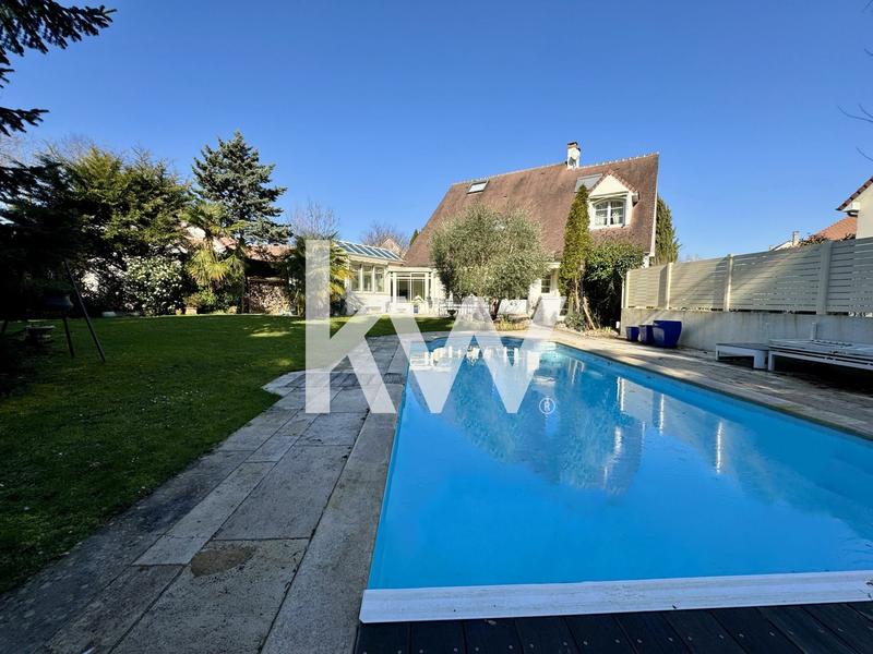 Maison - 218 m² - 7 pièces