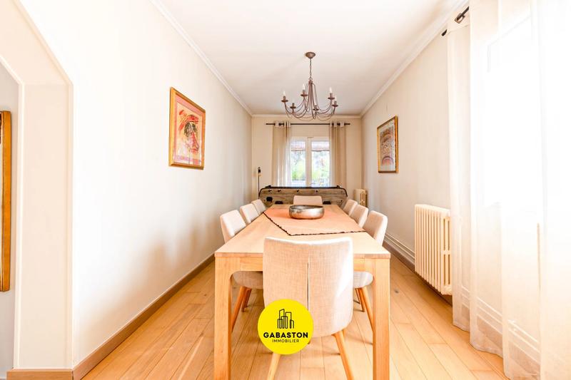 Propriété - 252 m² - 7 pièces