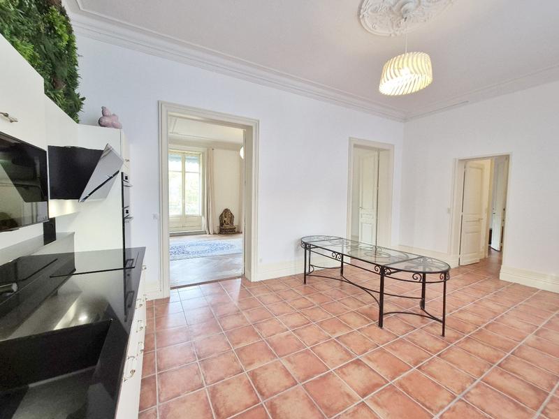 Appartement haussmannien - 330 m² - 10 pièces