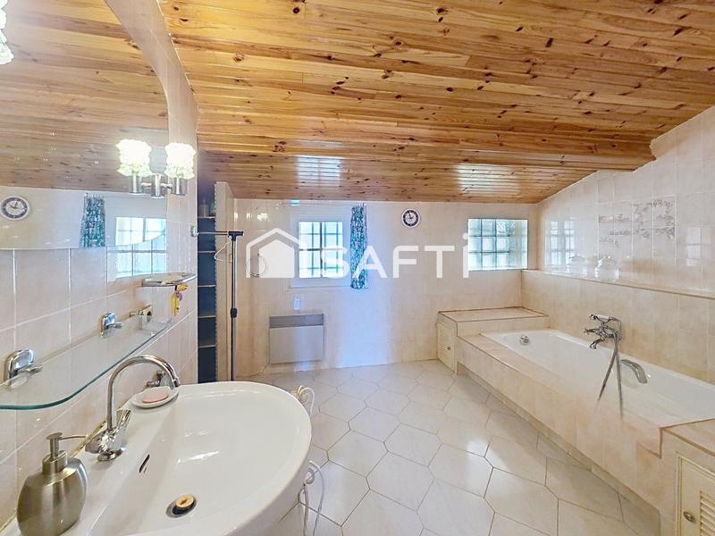 Maison - 300 m² - 6 pièces