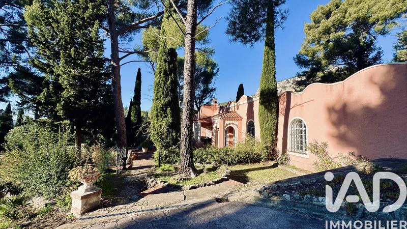 Maison - 292 m² - 11 pièces