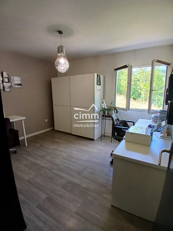 Maison - 240 m² - 4 pièces